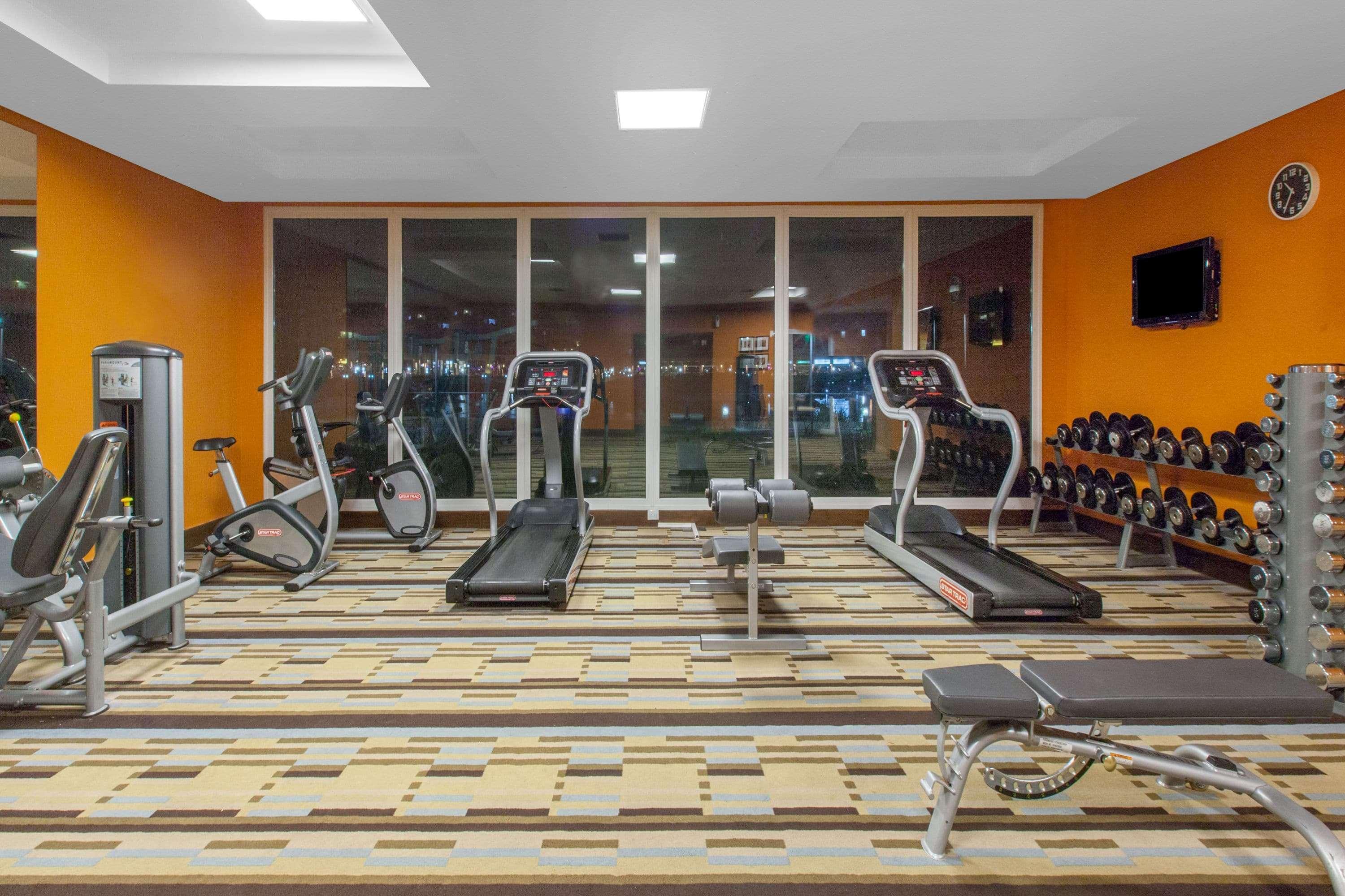 Wyndham Nordelta Tigre - Buenos Aires Hotel Buitenkant foto The gym at the hotel