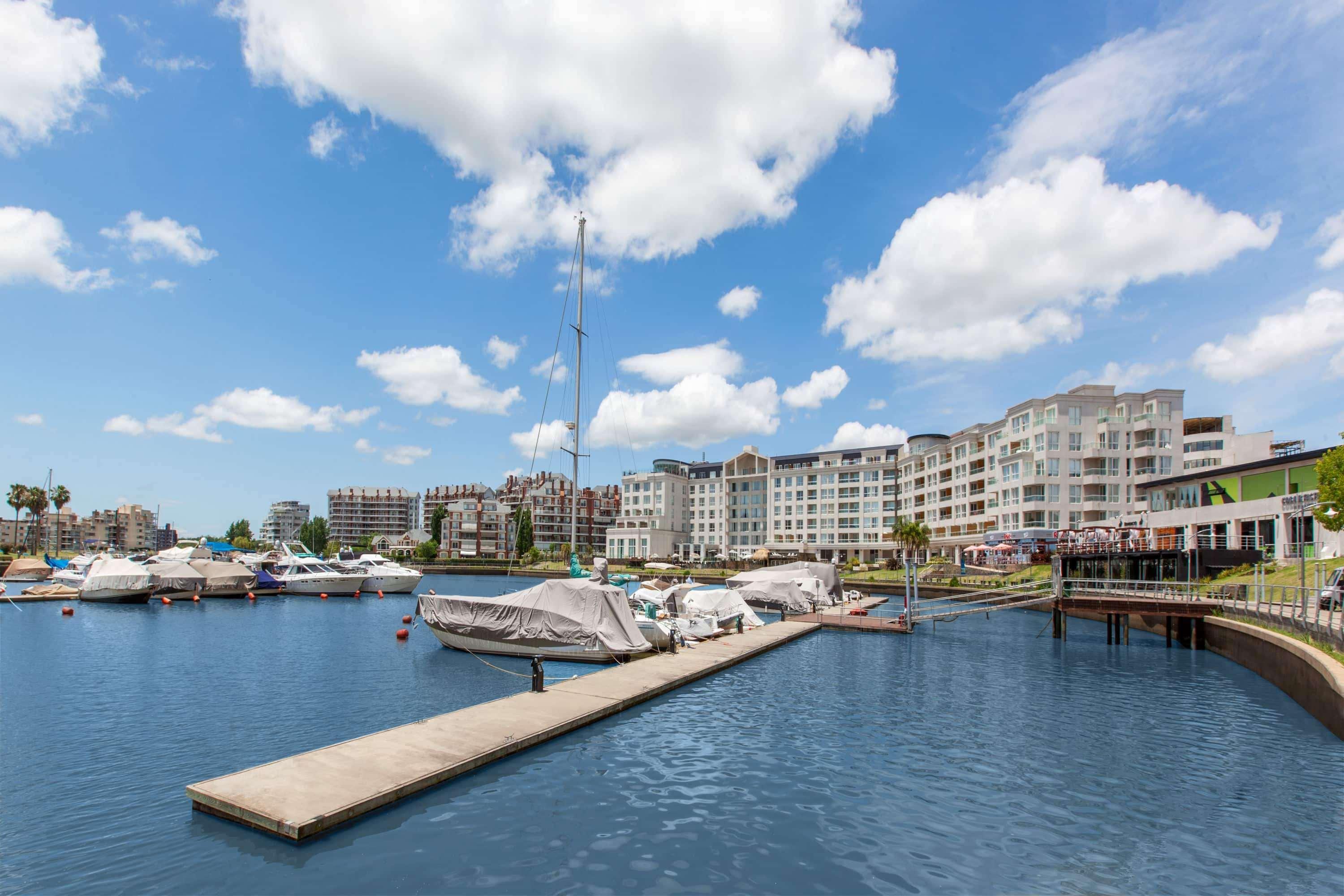 Wyndham Nordelta Tigre - Buenos Aires Hotel Buitenkant foto The marina at the centre of the development