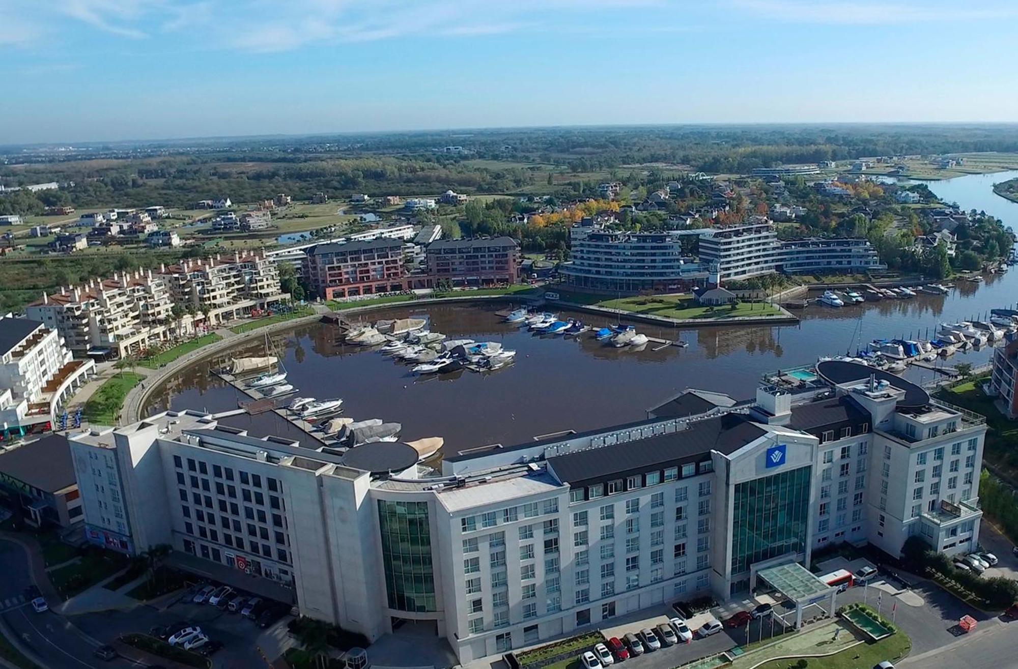 Wyndham Nordelta Tigre - Buenos Aires Hotel Buitenkant foto Aerial view of the hotel