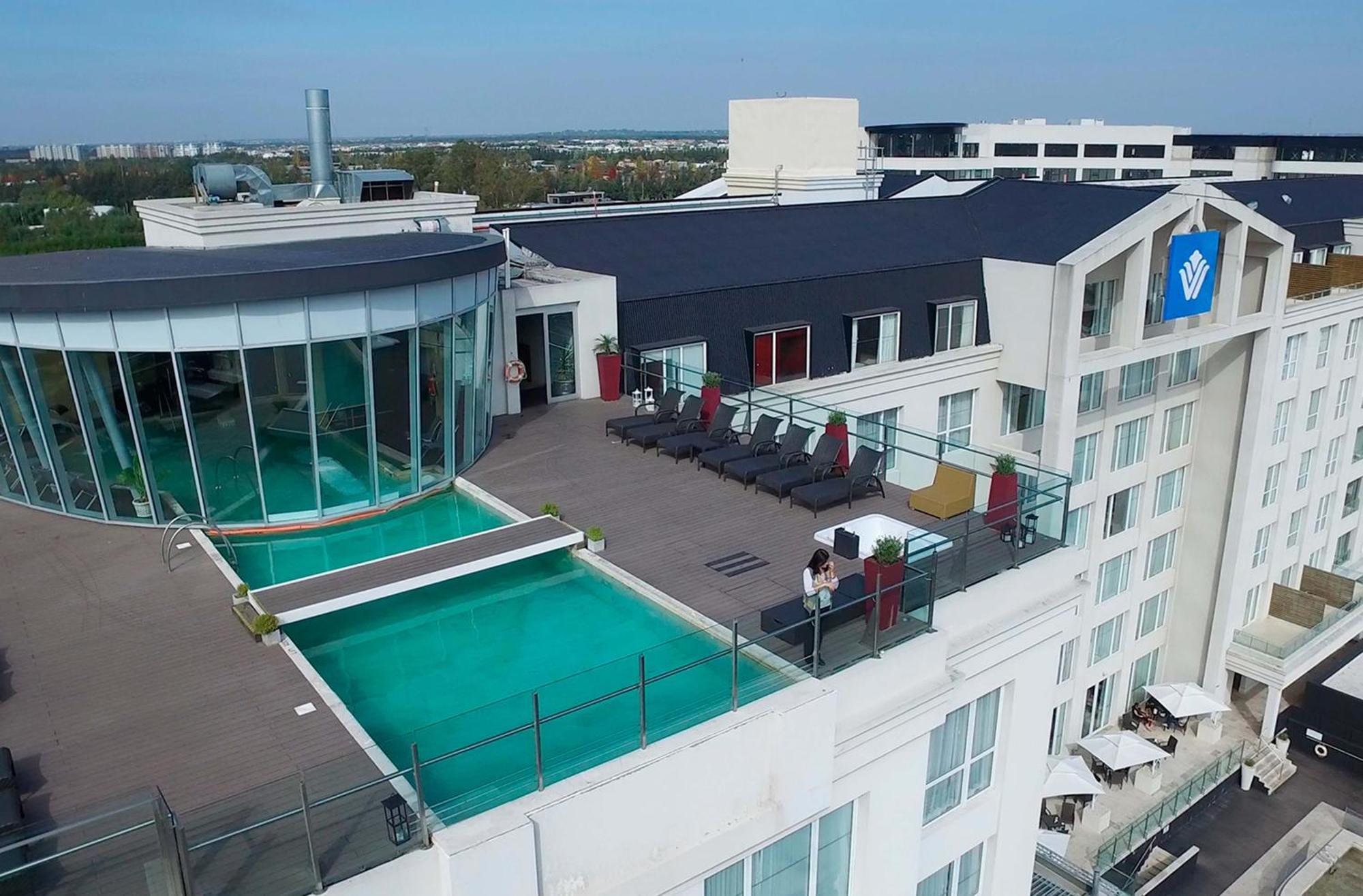 Wyndham Nordelta Tigre - Buenos Aires Hotel Buitenkant foto The rooftop pool at the Hilton Prague