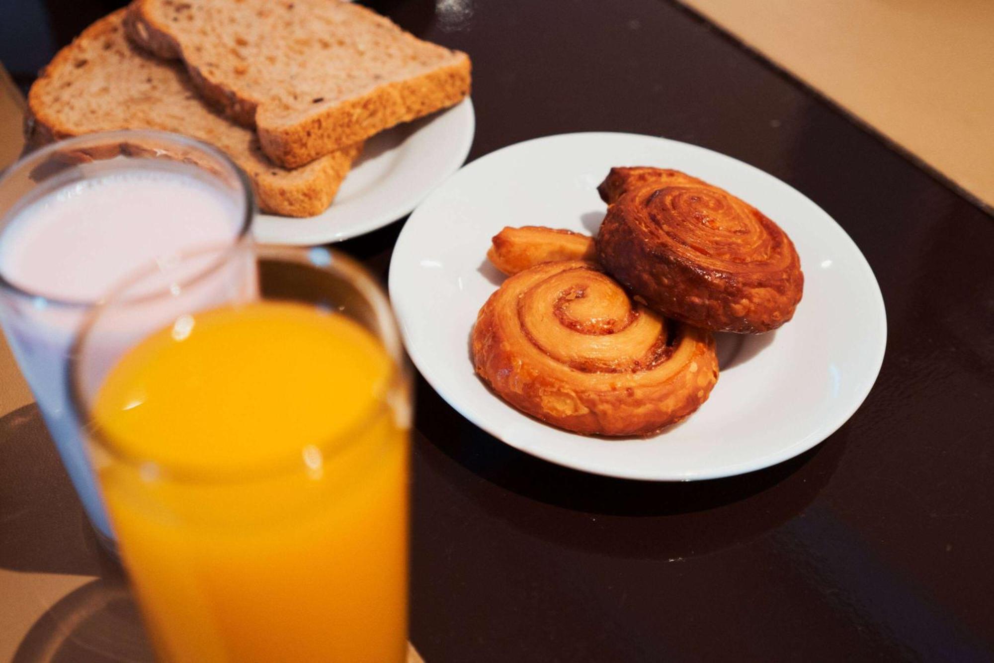 Wyndham Nordelta Tigre - Buenos Aires Hotel Buitenkant foto A typical breakfast in the Czech Republic