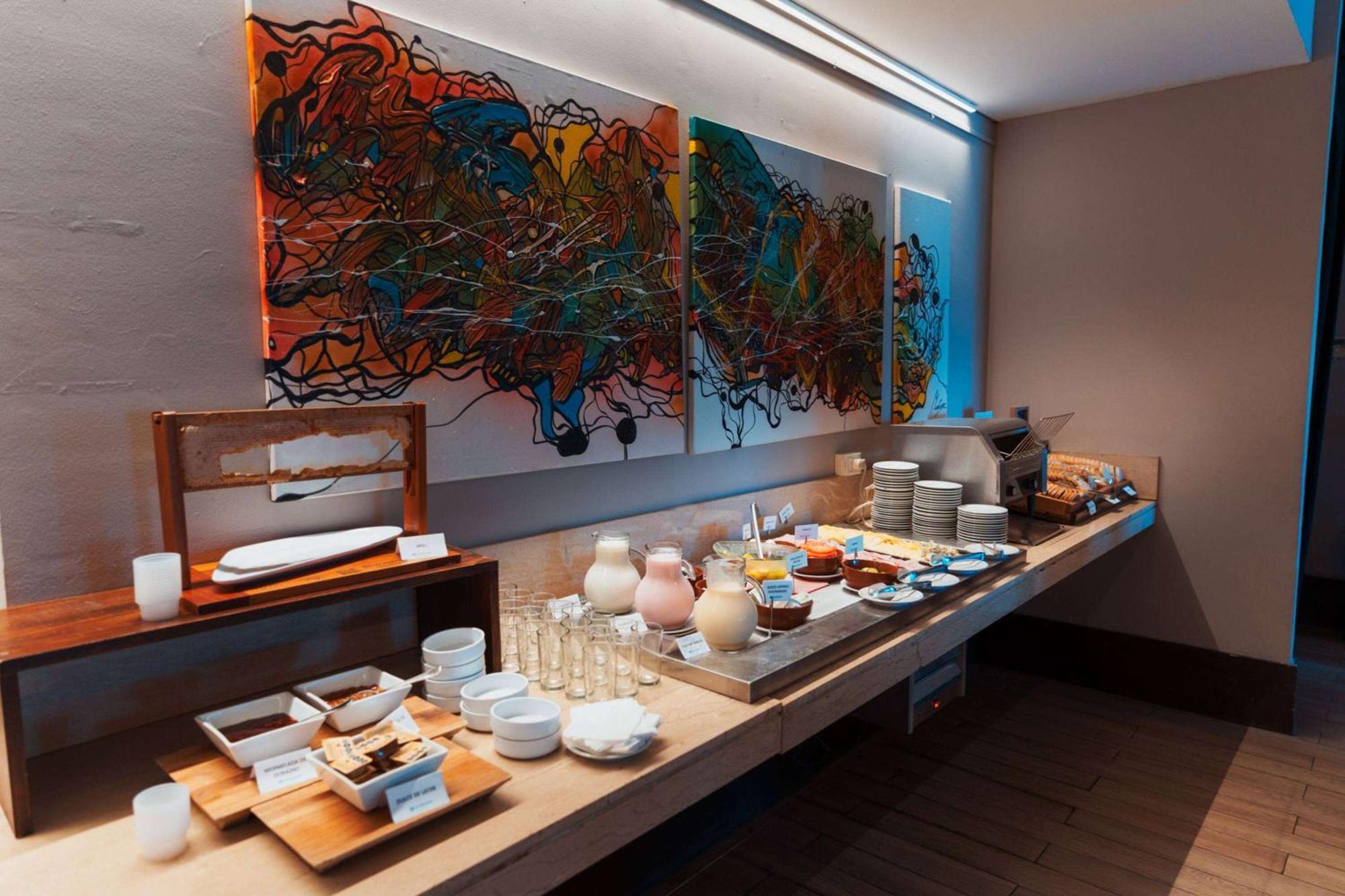 Wyndham Nordelta Tigre - Buenos Aires Hotel Buitenkant foto The buffet at the lounge