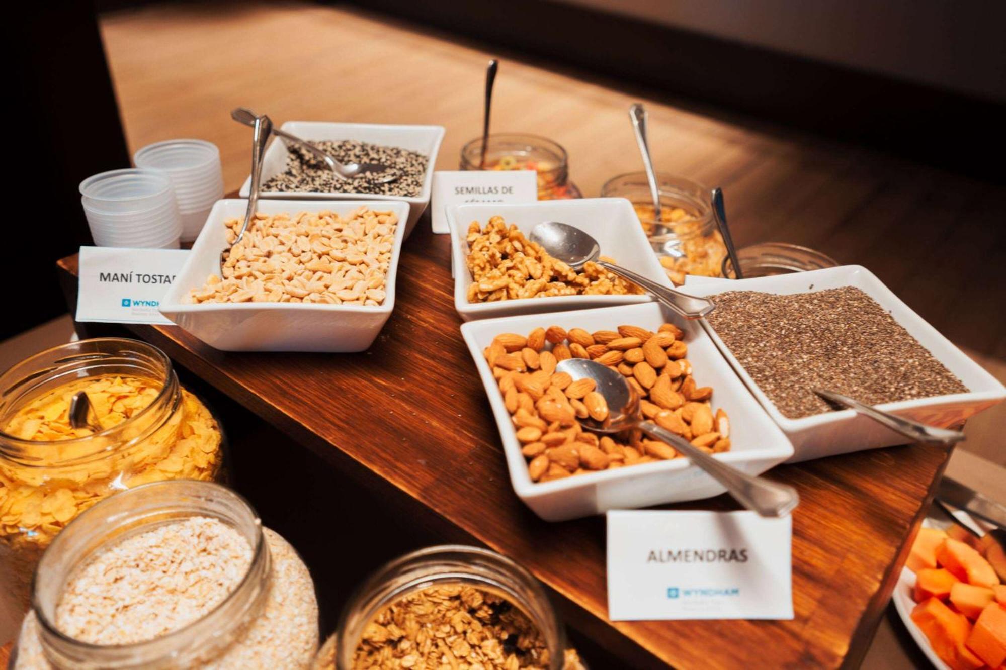 Wyndham Nordelta Tigre - Buenos Aires Hotel Buitenkant foto Nuts and seeds at a buffet